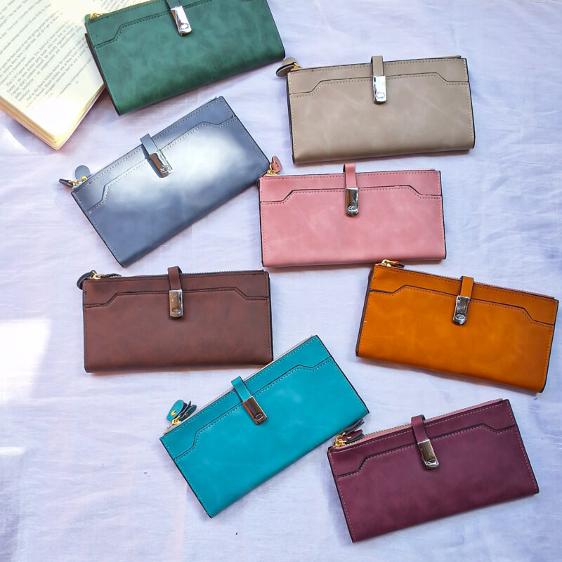 Spacious sleek wallet