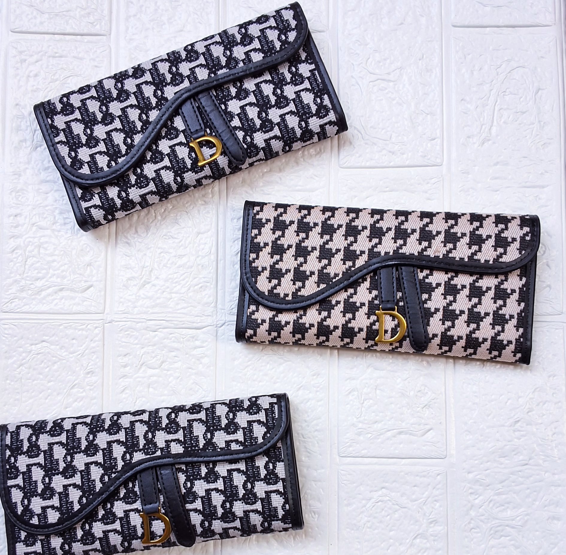 D spacious canvas wallet